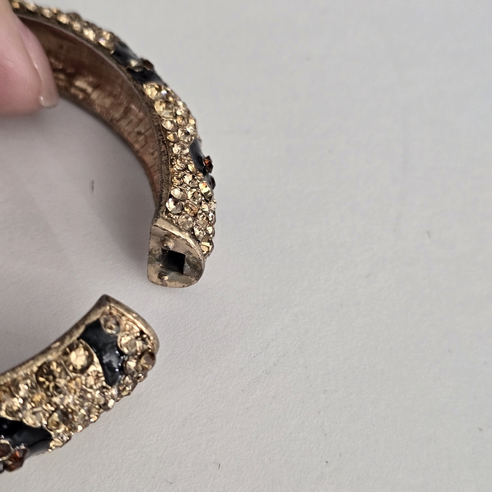 Vintage Rhinestone & Enamel Hinged Bangle Bracelet Gold Tone - Picture 8 of 9